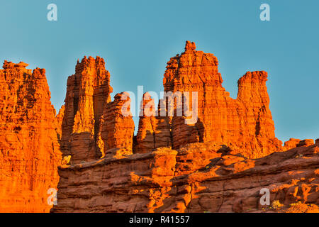 USA, Utah, Moab. Fisher Towers am späten Nachmittag Licht Stockfoto