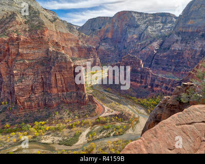 Utah, Zion National Park, Zion Canyon, Ansicht von Angels Landing Trail Stockfoto