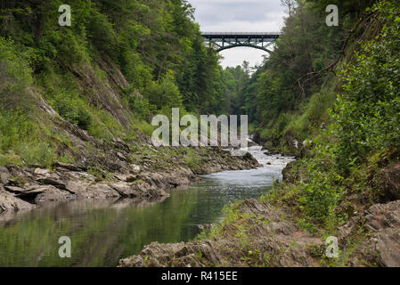 Brücke über Quechee Gorge in Quechee State Park, Vermont, Ottauquechee River Stockfoto