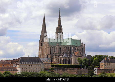 Kathedrale notre-dame in Chartres in der Gesamtansicht Stockfoto