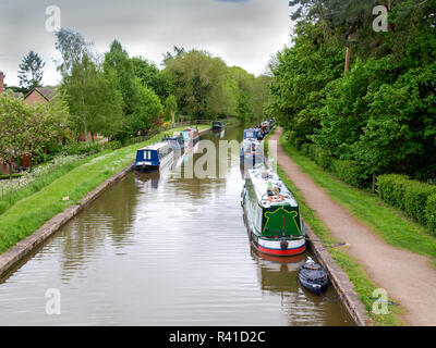 Narrowboats Liegeplatz auf der Shropshire Union Canal in Market Drayton. Stockfoto