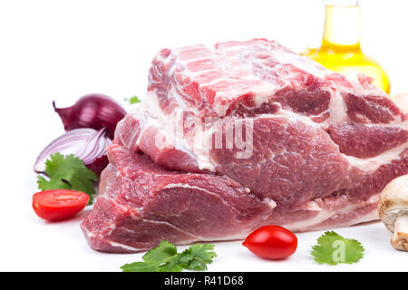 Stück rohes Fleisch mit Dekor aus auf Seite Stockfoto