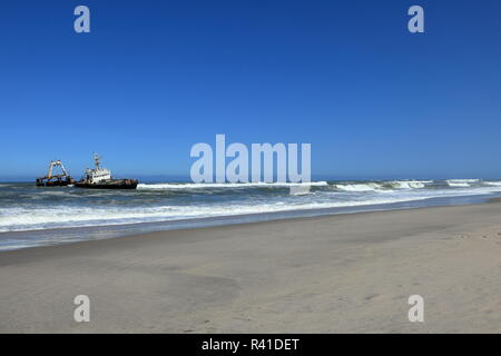 Gekentert Schiffswrack an der Skelettküste in Namibia Stockfoto