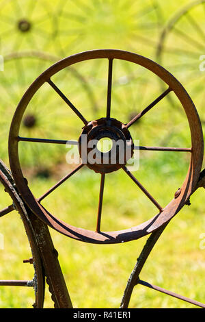 Räder auf Rad Zaun am Dahmen Scheune, Uniontown, Staat Washington. Stockfoto