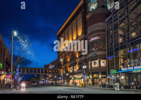 Auf der Suche Main Street in der Innenstadt von Spokane, Washington, USA Stockfoto