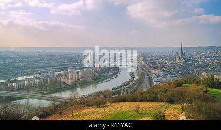 Panoramablick von Rouen und Seine Fluss im Winter. Der Normandie. Frankreich Stockfoto