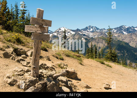 USA, Washington State. Trail Kreuzung Schilder an Marmot Pass Stockfoto