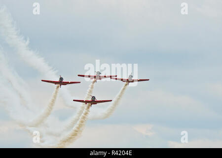 USA, Wisconsin, Oshkosh, AirVenture 2016, North American T-6 Texan Aeroshell aerobatic Flugzeug Stockfoto