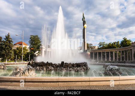 Brunnen und Helden Denkmal der Roten Armee Stockfoto