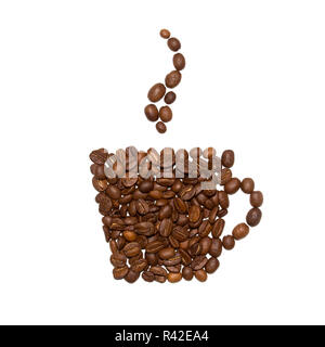 Kaffeebohnen auf weißem Hintergrund in Form einer Tasse Kaffee Stockfoto