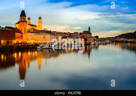 Passau bei Sonnenuntergang, Deutschland