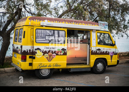 Eis in der Straße von Gallipoli, Italien, Europa. Stockfoto