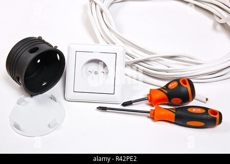 Elektriker Werkzeuge, Kabel, das für die Installation von Steckdosen und Steckdose Stockfoto