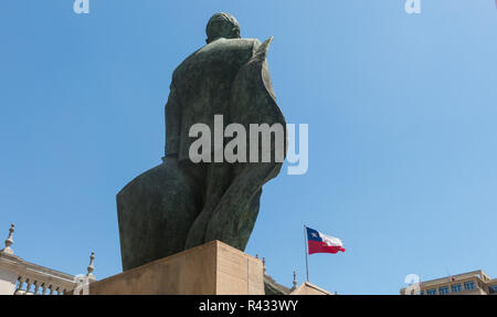 SANTIAGO DE CHILE, CHILE - Januar 26, 2018 :: Zurück Der Denkmal zu den chilenischen Staatsmann und Politiker. Salvador Allende Gossens in Santiago de Stockfoto