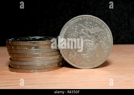 Sowjetische Münze 1981 engagierten Jahrestag von Juri Gagarins Flug ins Weltall zu 20 Nahaufnahme selektiven Fokus Stockfoto