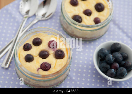 Kleinigkeit Mini Dessert im Glas Stockfoto