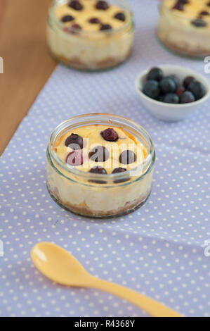 Kleinigkeit Mini Dessert im Glas Stockfoto