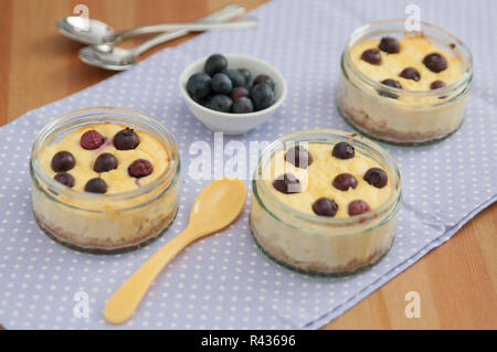 Kleinigkeit Mini Dessert im Glas Stockfoto