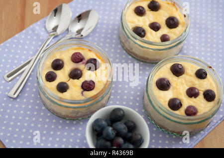 Kleinigkeit Mini Dessert im Glas Stockfoto