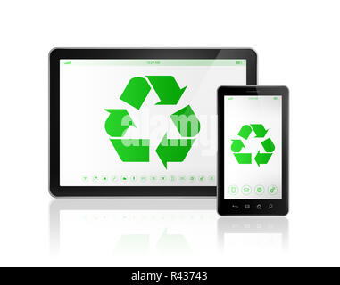 Digital-Tablet-PC mit ein Recycling-Symbol auf dem Bildschirm. Umweltschutz-Konzept Stockfoto