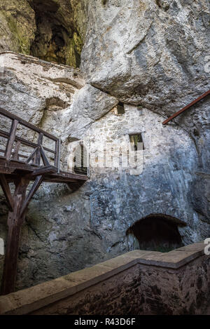 Innenraum der Burg Predjama Stockfoto