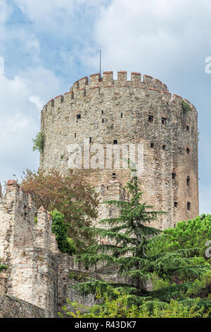 Istanbul, Türkei, 24. September 2013: Ansicht von innen Rumeli Hisar, zeigen den Turm und Befestigungsanlagen. Stockfoto