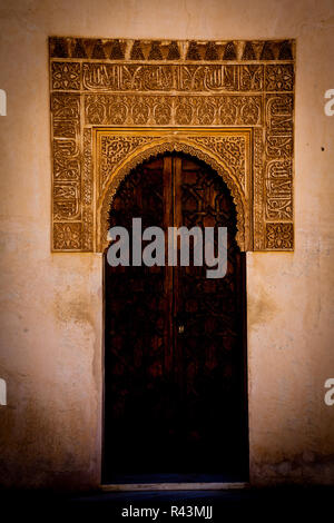 Arabische Tür im Alhambra Stockfoto