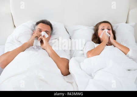 Paare leiden unter Kälte Stockfoto