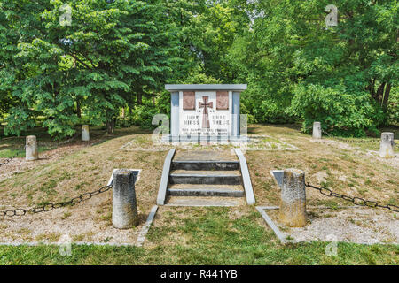 Die Waffen-SS-Denkmal ist im Park des Palais Festetics in Deg, Enying, Fejer County, West Transdanubien, Ungarn, Europa Stockfoto