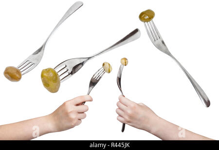 Satz von dinning Gabeln mit grünen Oliven isoliert Stockfoto