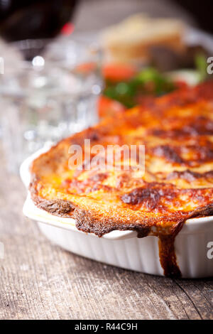 Frischen Lasagne in einer Auflaufform Stockfoto