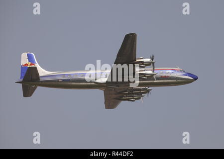 Alte Flugzeuge fliegen Stockfoto