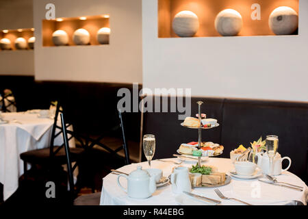 Tische reserviert für ein Restaurant Stockfoto