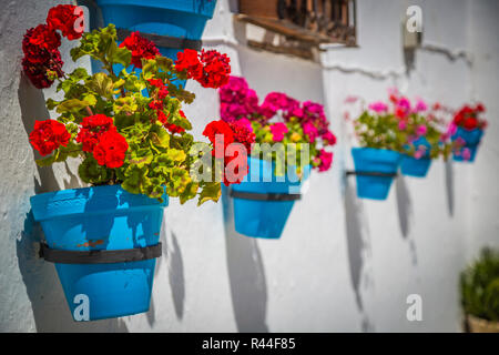 Malerische Straße in Mijas, charmanten weissen Dorf in Andalusien, Costa del Sol im Süden Spaniens. Stockfoto