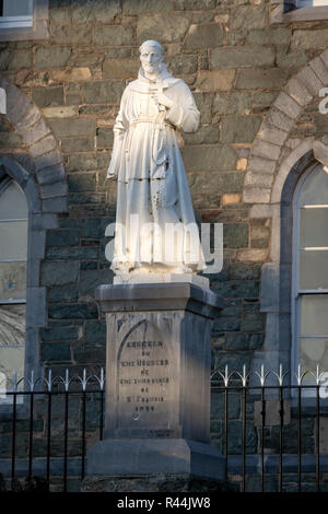 Religion Ireland, St. Francis of Assisi Skulptur Statue im Franziskanerkloster Killarney, County Kerry, Irland Stockfoto