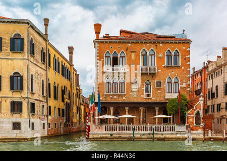 Venezianischen gotische Palast am Canal grande, Venedig Stockfoto