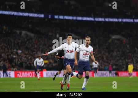 London, Großbritannien. 24. November 2018. Sohn Heung-Min von Tottenham Hotspur feiert nach seinem Seiten dritte Ziel zählen, indem Sie 3-0 voraus - Tottenham Hotspur v Chelsea, Premier League, Wembley Stadion, London (Wembley) - 24. November 2018 Editorial nur verwenden - DataCo Einschränkungen gelten Credit: Spieltag Bilder begrenzt/Alamy leben Nachrichten Stockfoto