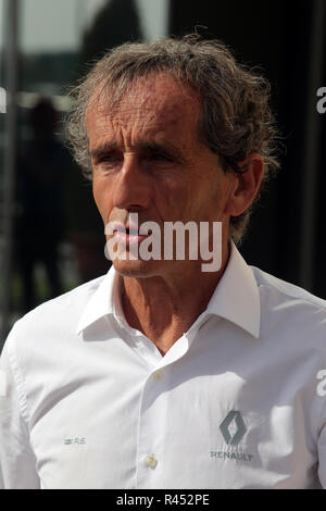 Abu Dhabi, VAE. 25. November 2018. Abu Dhabi, UAE, 25. November 2018. Sport Formel 1 Grand Prix von Abu Dhabi 2018 Im Bild: Alain Prost (FRA) Renault Sport F1 Team Special Advisor Credit: LaPresse/Alamy Live News Credit: LaPresse/Alamy leben Nachrichten Stockfoto