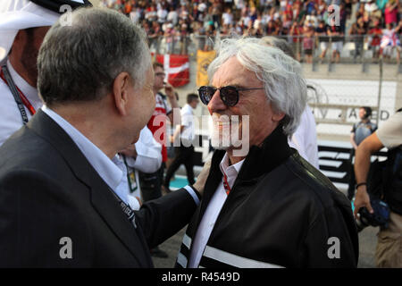 Abu Dhabi, UAE, 25. November 2018. Sport Formel 1 Grand Prix von Abu Dhabi 2018 Im Pic: Jean Todt (FRA), Präsident der FIA und Bernie Ecclestone (GBR) Credit: LaPresse/Alamy leben Nachrichten Stockfoto