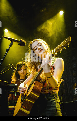 Schweiz, Solothurn - 24. November 2018. Der britische Sänger und Songwriter Maisie Peters führt ein Live Konzert im Kofmehl in Solothurn. (Foto: Gonzales Foto - Tilman Jentzsch). Stockfoto