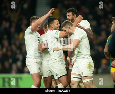 Twickenham, UK. 24. November 2018. England Spieler feiern einen versuchen Sie, während der Quilter Internationale Rugby-Spiel zwischen England und Australien. Andrew Taylor/Alamy leben Nachrichten Stockfoto