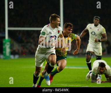 Twickenham, UK. 24. November 2018. Der Engländer Richard Wigglesworth läuft mit dem Ball im Quilter Internationale Rugby-Spiel zwischen England und Australien. Andrew Taylor/Alamy leben Nachrichten Stockfoto