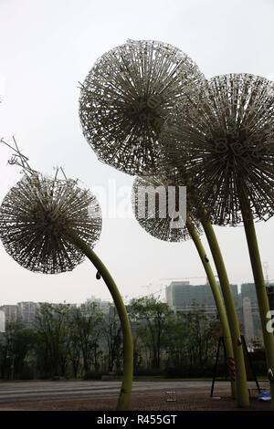 Chongqin, Chongqin, China. 25 Nov, 2018. Chongqing, China - Riesen Löwenzahn Skulpturen kann im Südwesten Chinas Chongqing gesehen werden. Credit: SIPA Asien/ZUMA Draht/Alamy leben Nachrichten Stockfoto