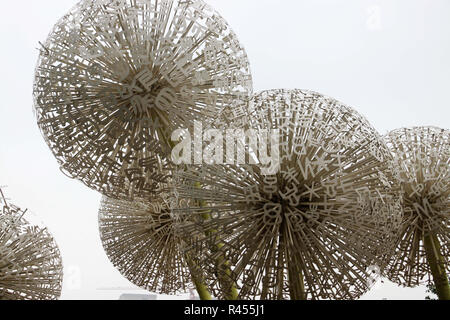 Chongqin, Chongqin, China. 25 Nov, 2018. Chongqing, China - Riesen Löwenzahn Skulpturen kann im Südwesten Chinas Chongqing gesehen werden. Credit: SIPA Asien/ZUMA Draht/Alamy leben Nachrichten Stockfoto