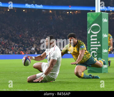 London, England, UK. 25 Nov, 2018. Joe Cokanasiga in Aktion während der England v Australia Quilter Internationals im Twickenham in London gesehen. Credit: Graham Glendinning/SOPA Images/ZUMA Draht/Alamy leben Nachrichten Stockfoto