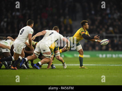 London, England, UK. 25 Nov, 2018. Wird Genia in Aktion während der England v Australia Quilter Internationals im Twickenham in London gesehen. Credit: Graham Glendinning/SOPA Images/ZUMA Draht/Alamy leben Nachrichten Stockfoto