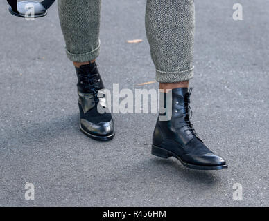 Charlotte, North Carolina, USA. 25 Nov, 2018. Carolina Panthers Quarterback Cam Newton an der Bank von Amerika Stadium anreisen, vor seinem Spiel gegen die Seattle Seahawks am 25. November 2018 in Charlotte, NC. Credit: Ed Clemente/ZUMA Draht/Alamy leben Nachrichten Stockfoto