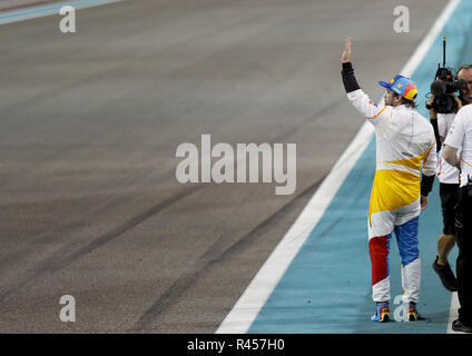 Motorsport: FIA Formel Eins-Weltmeisterschaft 2018, Grand Prix von Abu Dhabi, Weltmeisterschaft; 2018; Grand Prix; Abu Dhabi, #14 Fernando Alonso (ESP, Mc Laren-Renault), winken Fans goodby 25.11.2018. | Verwendung weltweit Stockfoto