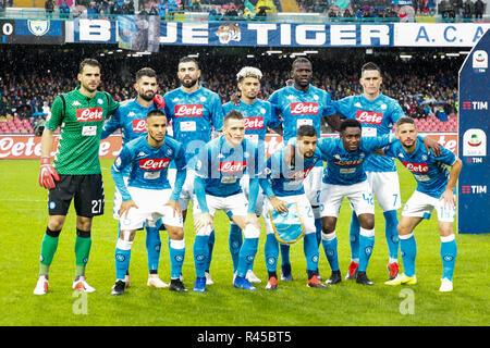 Napoli, Kampanien, Italien, 25-11-18, Serie A Fußballspiel SSC Neapel - Chievo Verona im San Paolo Stadion Credit: Antonio Balasco/Alamy leben Nachrichten Stockfoto