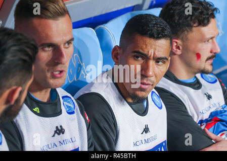 Napoli, Kampanien, Italien, 25-11-18, Serie A Fußballspiel SSC Neapel - Chievo Verona im San Paolo Stadion Allan Mittelfeldspieler des SSC Napoli Credit: Antonio Balasco/Alamy leben Nachrichten Stockfoto